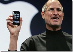 Steve-Jobs-holding-original-iPhone-e1420821490664[1]